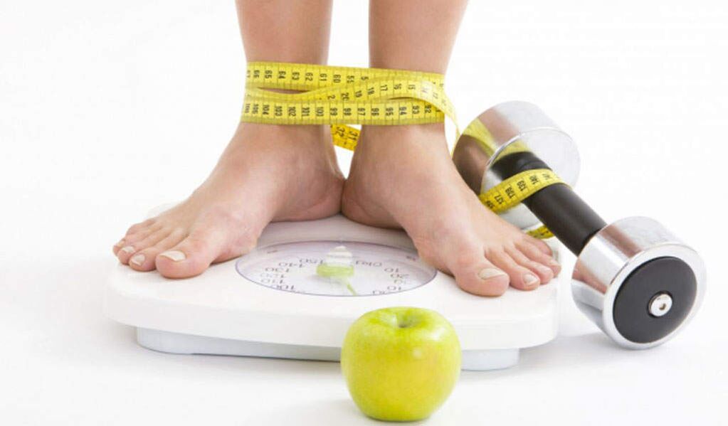 Feet on the scale and methods of weight loss