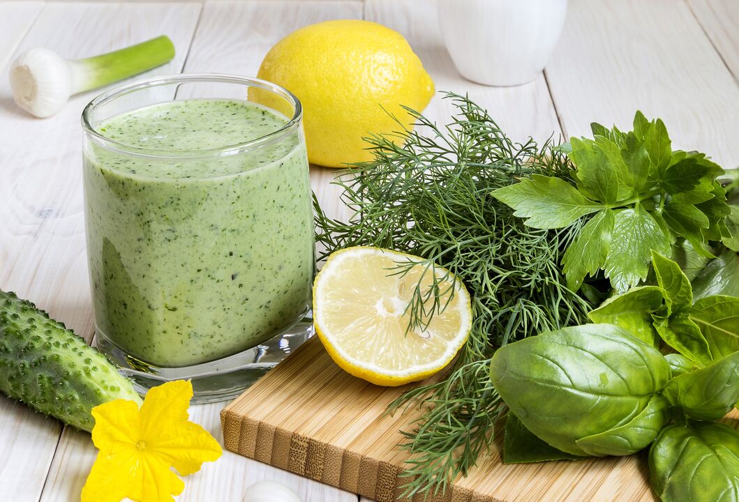 A healthy smoothie that helps lose excess weight and purify the body